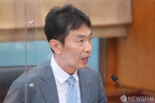 금융투자권역 CEO들과 간담회 갖는 이복현 금감원장