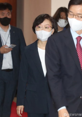 국정현안점검조정회의 참석하는 오유경 식약처장