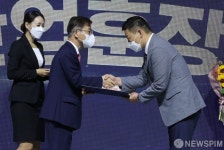 황정호 대웅제약 파트장, 철탑산업훈장 수상