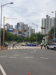 횡단보도 건너던 초등학생 2명 굴삭기에 치여 1명 사망