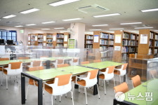 [전기자의 체험기] 소나기 피하려 들어간 도서관서 재미를 느꼈다