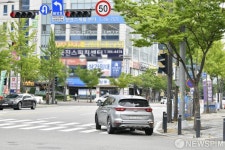 횡단보도 앞 일단 멈춤