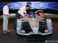 서울 E-PRIX 공식 경주차 GEN2 살펴보는 오세훈 시장