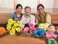 전흥자 소장의 양양에 핀 꽃, 전통지화 전시회 눈길