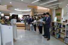 익산시의회 복지·산건위, 유천도서관·공공승마장 점검