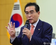 탈북선원 강제북송 법적 고찰 토론회 개회사하는 태영호