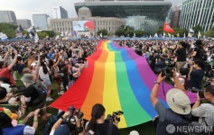 3년 만의 퀴어축제 무지개 물결
