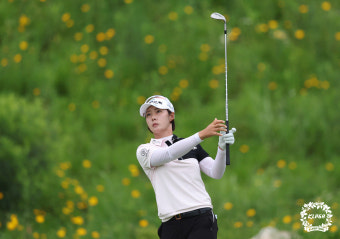 19세 윤이나, '시즌 첫 루키 와이어투와이어' KLPGA 생애 첫 우승