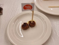 [르포] 고기씹는 맛 살렸네...신세계푸드 고기없는 정육점