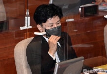 안경 벗은 한동훈 법무부 장관