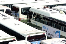 총파업 돌입에 멈춰 선 동부고속 버스들