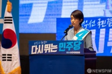 연설하는 고민정 더불어민주당 최고위원 후보