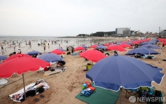 피서객들로 가득한 을왕리 해수욕장