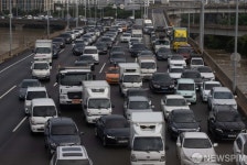 도로 통제로 극심한 정체 빚는 강변북로