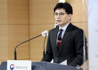 '검수완박' 늦어지는 헌재 판단...한동훈 '대통령령' 개정 논쟁 격화