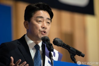 울산에서 지지 호소하는 강훈식 당대표 후보