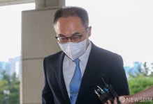 출근하는 이원석 대검 차장검사