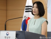 북한 담화문 관련 브리핑하는 이효정 통일부 부대변인