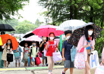 개학 앞두고 학교방역 점검하는 설동호 대전시교육감