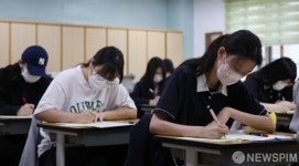 9월 모의평가 치르는 여의도여고 학생들