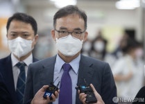 김학의 출금 수사 외압 재판..문무일 前검찰총장 증인 출석