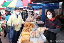 송정매일시장 찾은 박병규 광주 광산구청장