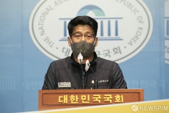 기자회견 갖는 이상규 현대제철 비정규직노조 지회장