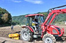 김진태 강원지사·농정국, 정선군 농촌 수확기 1+1손돕기  참여