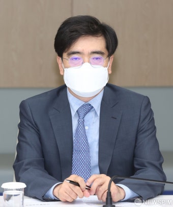 자동차 산업 원탁회의 참석한 공영운 현기차 사장