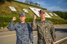 평택 해군2함대 쌍둥이 형제장교 서해 수호 임무 매진