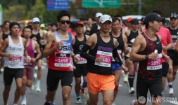 힘차게 출발하는 러너들