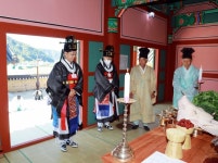 영산서원 향사 초헌례 봉행하는 오도창 영양군수