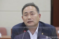 질의 나선 김원이 더불어민주당 의원