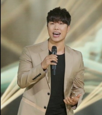 SG워너비 김진호, 23일 결혼식 당일 신곡 '결혼사진' 발매…예비신부와 듀엣도