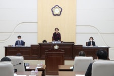 대전 유성구의회 의정비 셀프 인상...재정자립도 꼴찌 동구, 강남구 따라가나