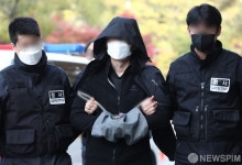 '아내·두 아들 살해' 40대 가장, 영장실질심사 출석
