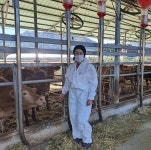 옥천군 제24대 축산왕에 김희자씨…11년간 한우 사육