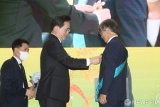 양승호 해평농장 대표 금탑산업훈장 수상