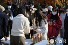 긴장하지 말고 수능 잘 보자…창원용호고 수능 수험표 배부