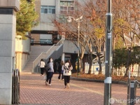 수능 시험장으로 씩씩하게