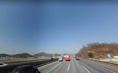 경부고속도로 남사진위IC 인근서 차량 4중 추돌…4명 부상