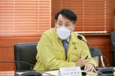 주유소 품절 대비 현장 점검 나선 산업부 1·2차관…정유업 업무개시명령 예고