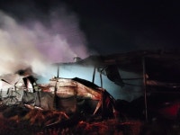 포항 버섯농장 화재 큰 불길 잡아...재배사 9동 전소·인명피해 없어