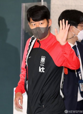 '월드컵 16강 태극전사' 귀국...손흥민 