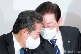 대화 나누는 이재명 대표 - 정청래 최고위원