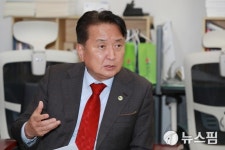 김영환 충북지사 베트남 출국…3박5일간 하노이 등 방문