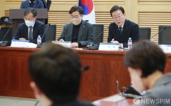 계양 테크노밸리 성공과 인천 철도 주권 확립 위한 토론회 발언하는 이재명 대표