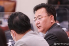 친윤계, 당심 100% 유승민 반발에 당원 마음 못 사고 당대표 나오나