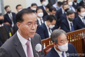 답하는 김광호 서울경찰청장