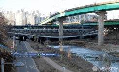 엿가락처럼 휘어진 도림보도육교